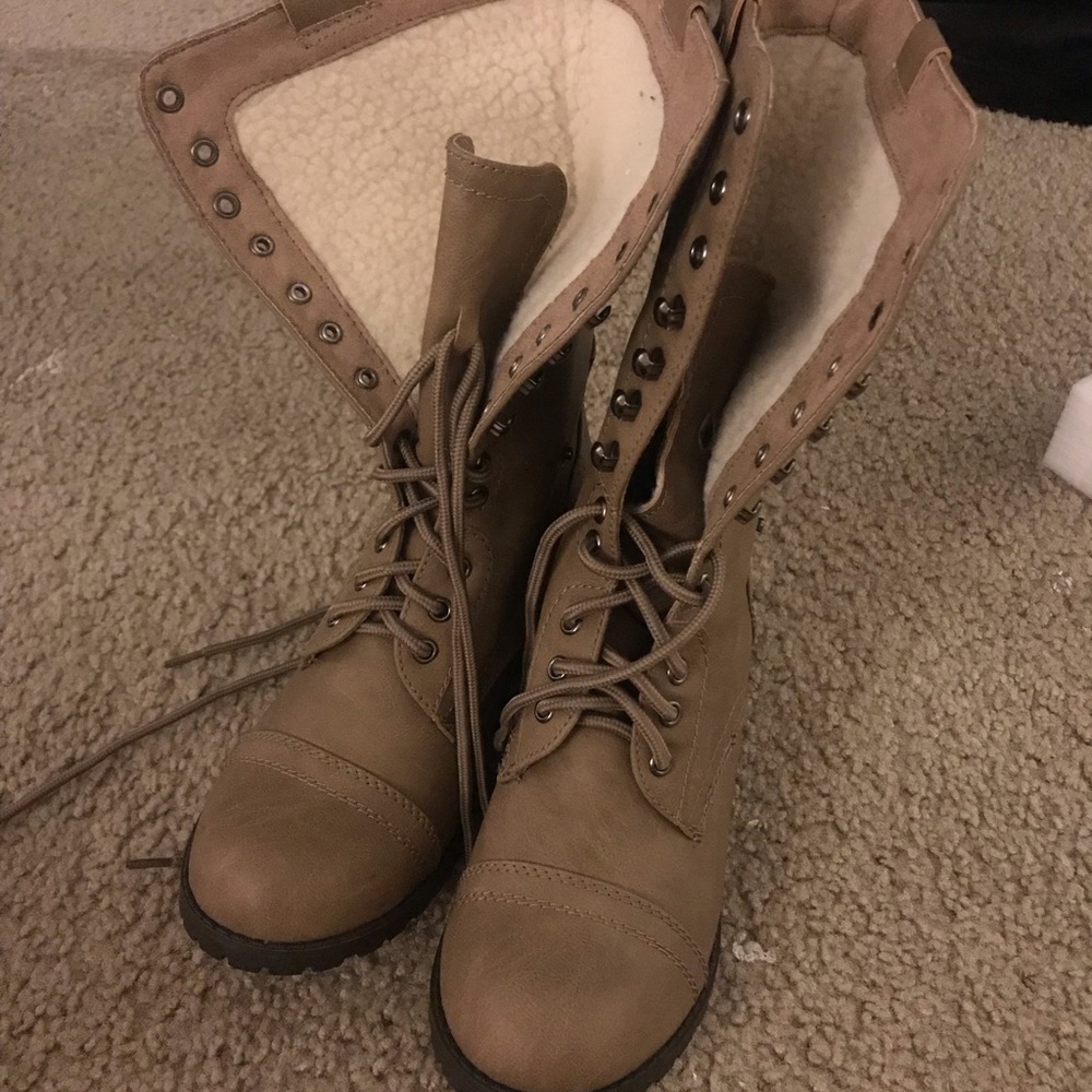 Size 8 1/2 Combat boots